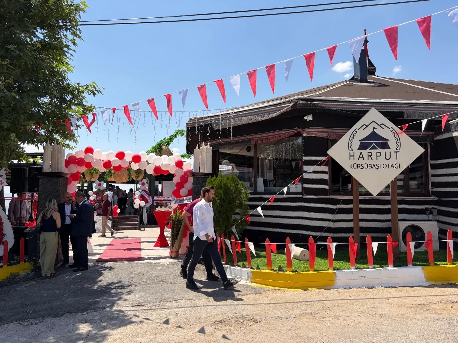 Harput Kürsübaşı Otağı'nın açılış günündeki girişi ve tabelası